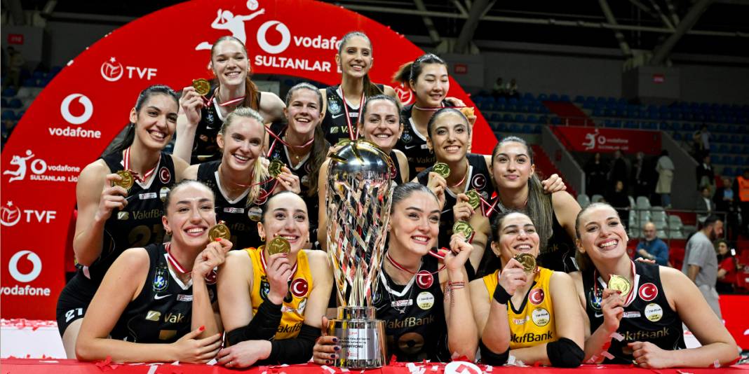 Zehra Güneş ve arkadaşlarından çılgın kutlama 13